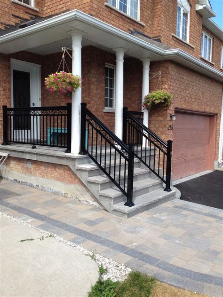 Do porches need railings