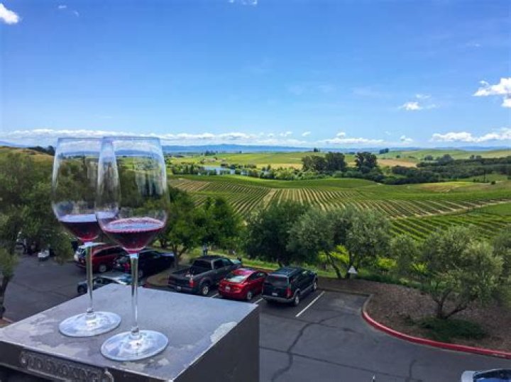 Do you tip at wine tastings in Sonoma