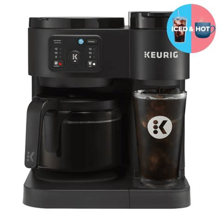 Does the Keurig k575 come with a carafe