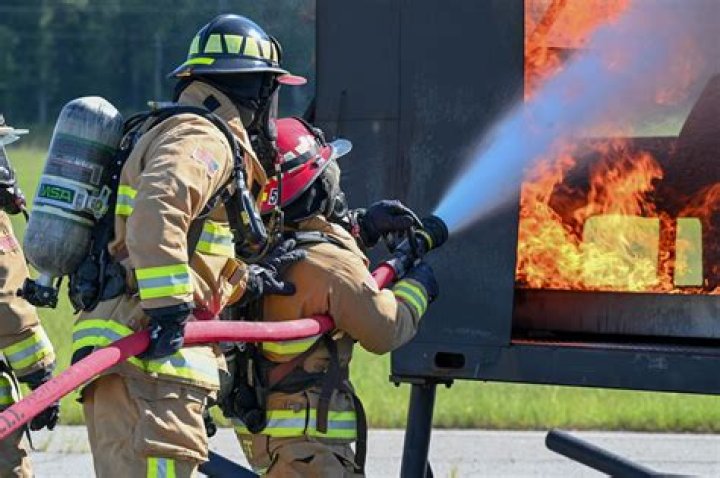 How many Cal Fire firefighters are there