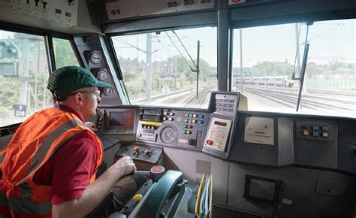 How Much Do Train Drivers Make A Week