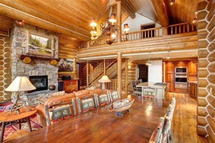 What is chinking for log homes