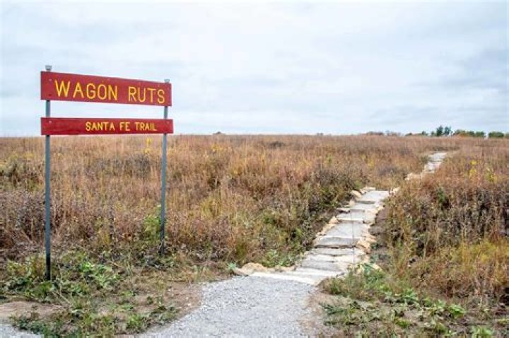 What were some problems on the Santa Fe Trail